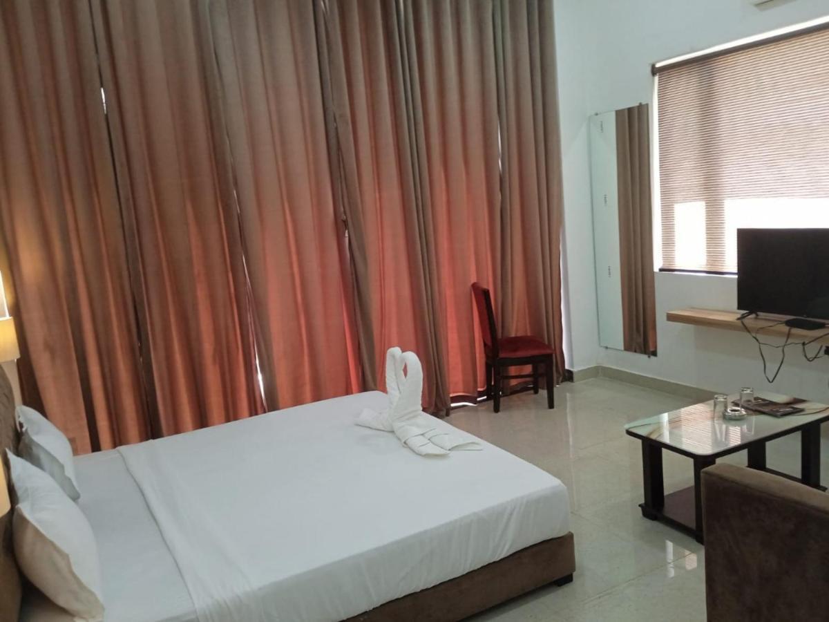 Hotel Lake View By Bookingcare Chhatarpur Екстер'єр фото
