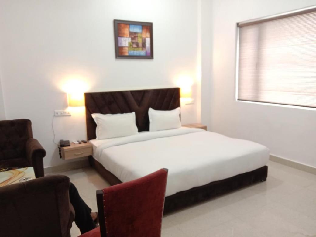 Hotel Lake View By Bookingcare Chhatarpur Екстер'єр фото